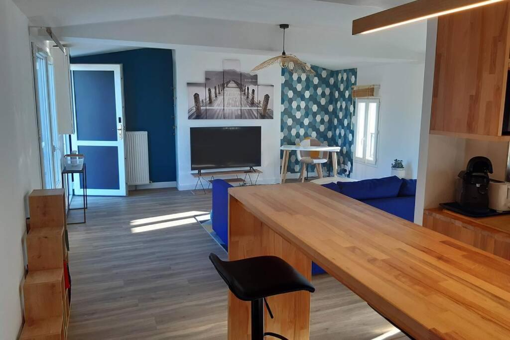 Superbe Appartement Renove 4 Personnes Le Zen Scandi Au Centre Ville - Draps - Serviettes Parking - La Roche-Chalais المظهر الخارجي الصورة
